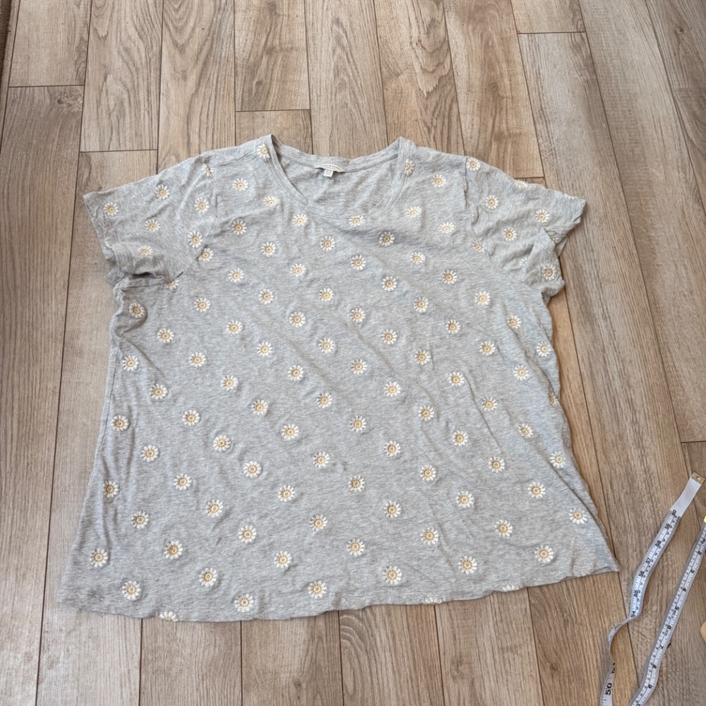 Lucky Brand Tee Embroidered Daisy’s Heathered grey size 3x - Picture 2 of 9